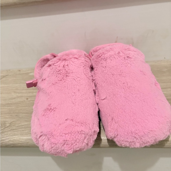 Pink Fuzzy Nike Slip-On Shoes - Picture 3 of 4